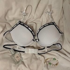 Dainty lace bra